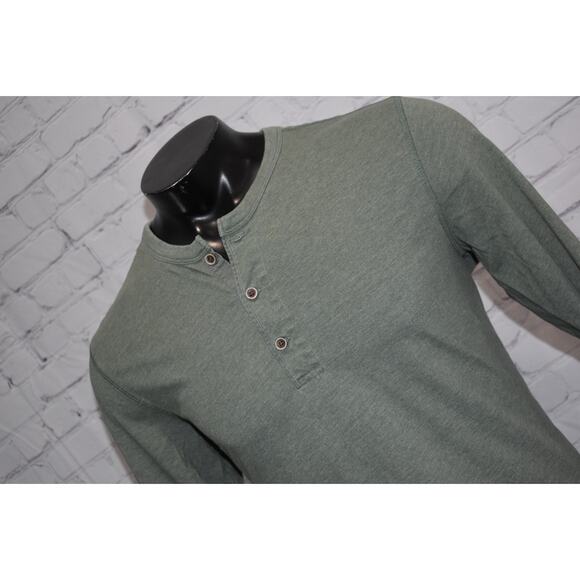UNTUCKit Henley Shirt Mens Size Medium SHORT Length Cotton Polyester Blend - Picture 1 of 7